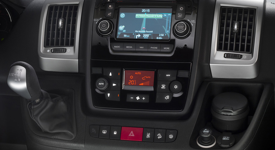 dettaglio-clima-e-radio-silver_Zoom